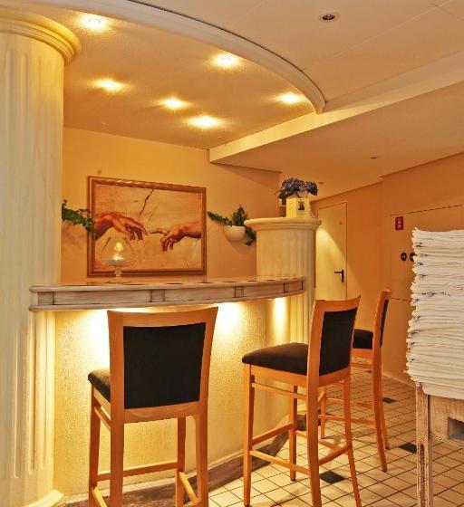 Отель Adler Garni