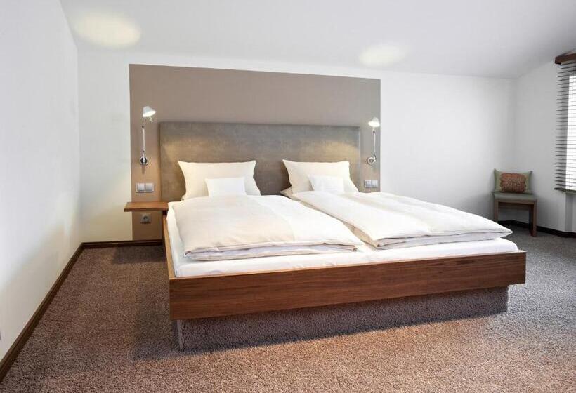 فندق Am Helmwartsturm