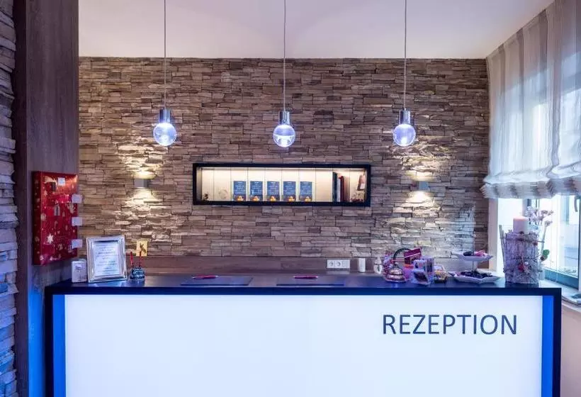 هتل Deutsches Haus