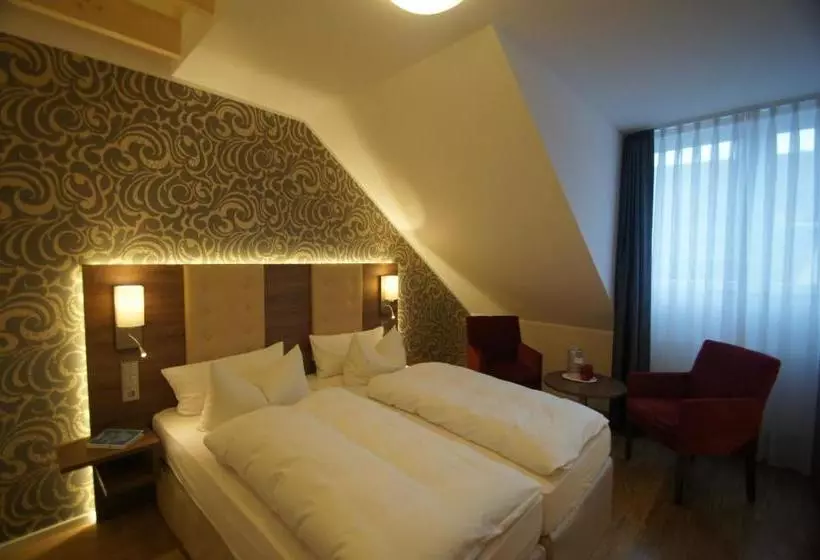 هتل Deutsches Haus