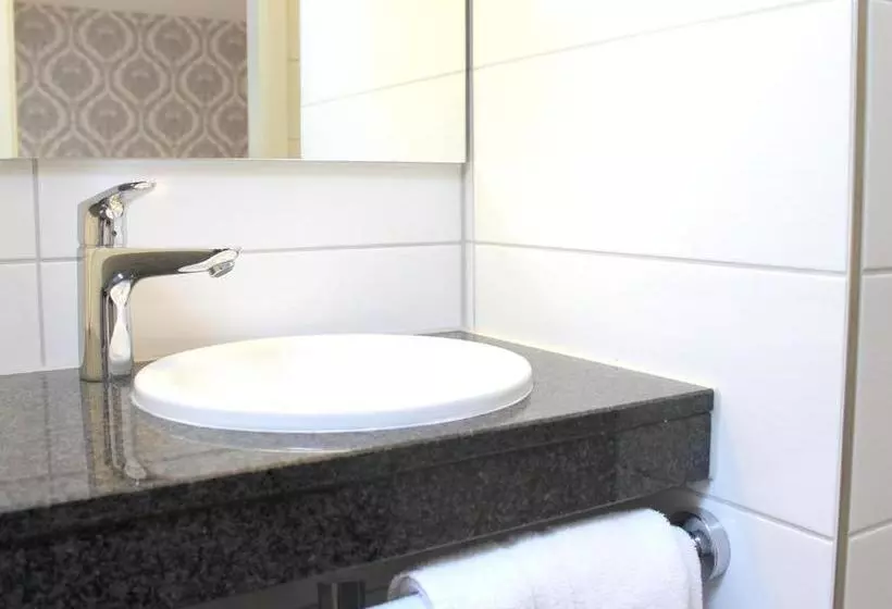 בית מלון כפרי Zum Löwen