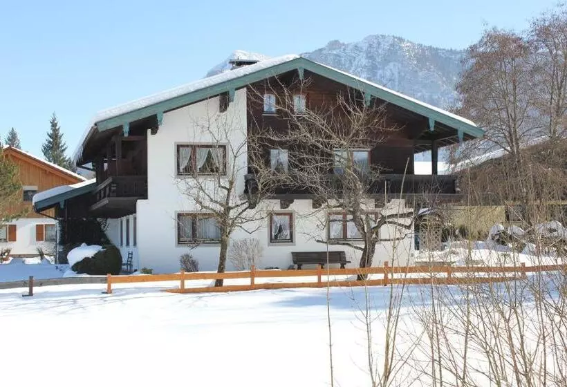 ペンション Gästehaus Aicher