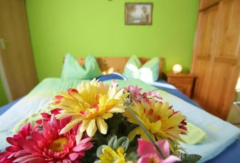 ペンション Gästehaus Alpina