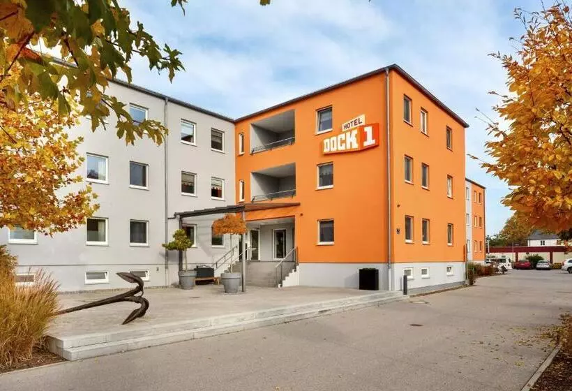 هتل Dock1