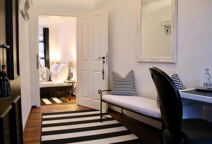 هتل L Ostello Altstadt