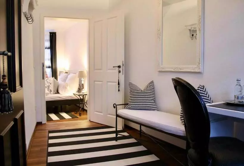 هتل L Ostello Altstadt