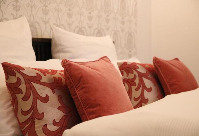 هتل L Ostello Altstadt