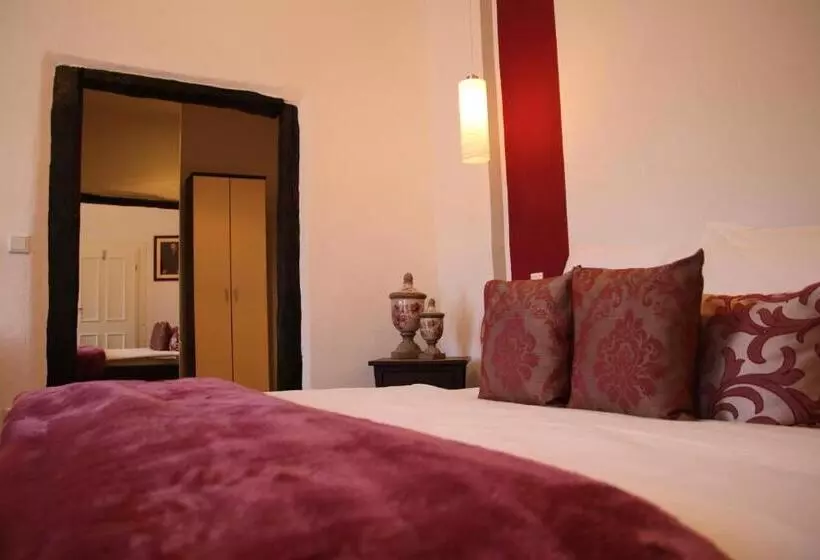 هتل L Ostello Altstadt