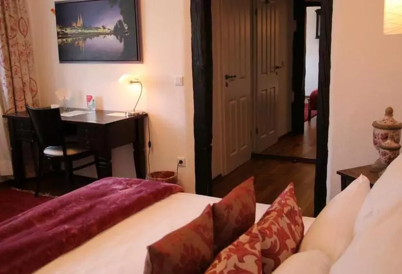 هتل L Ostello Altstadt