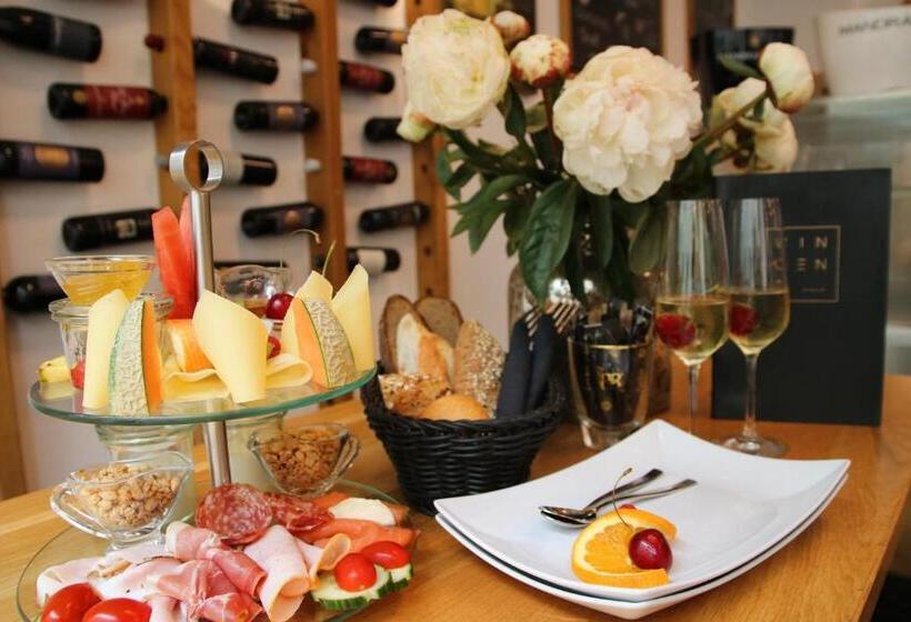 هتل L Ostello Altstadt