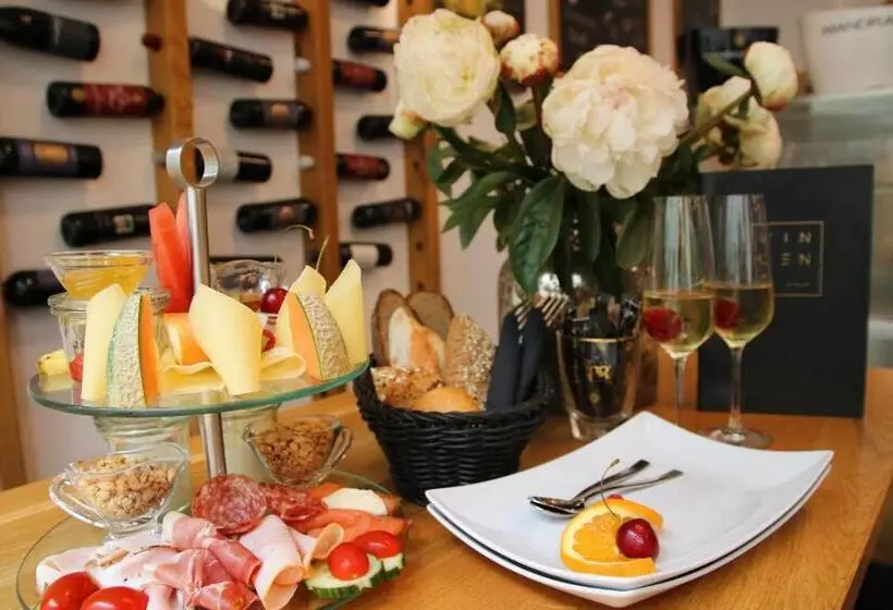 هتل L Ostello Altstadt