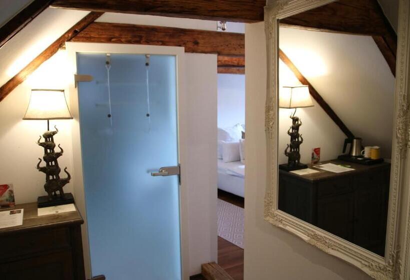 هتل L Ostello Altstadt