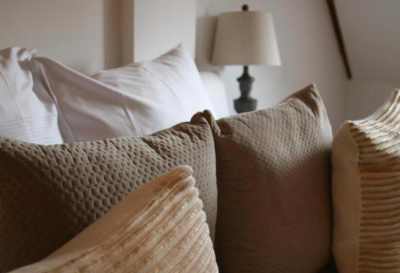 هتل L Ostello Altstadt