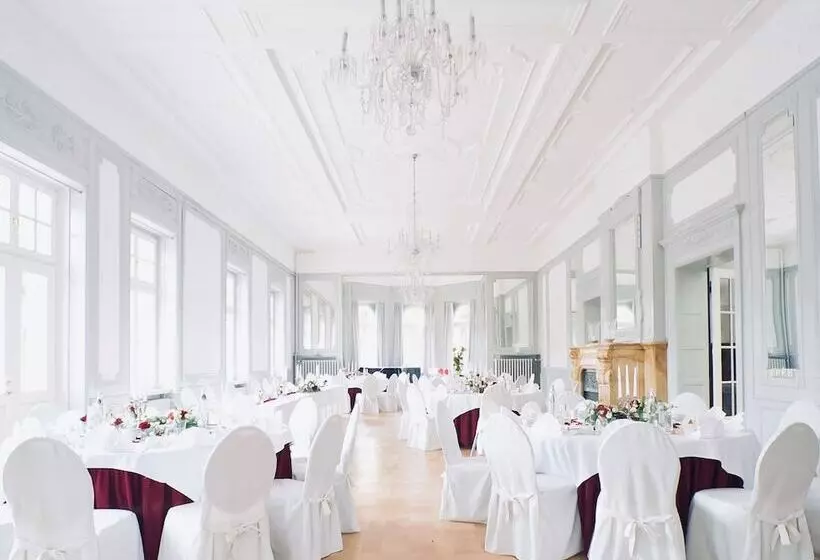 Отель Schloss Teutschenthal