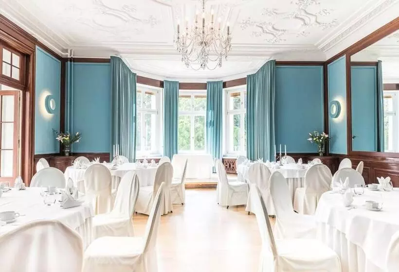 Отель Schloss Teutschenthal