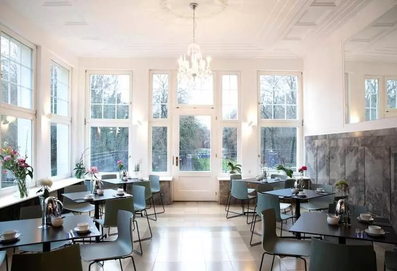 Отель Schloss Teutschenthal