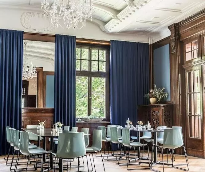 Отель Schloss Teutschenthal