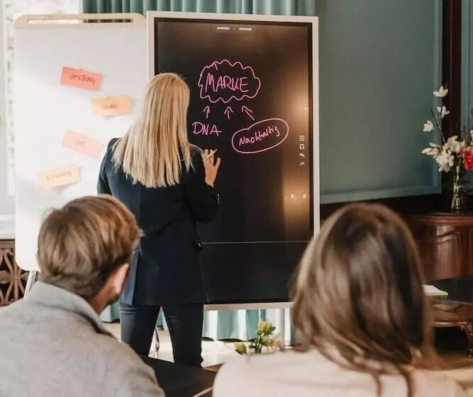 Отель Schloss Teutschenthal