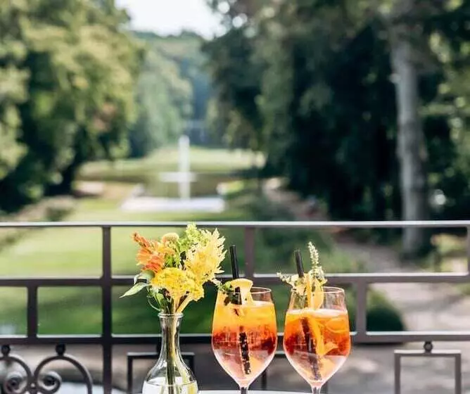 Отель Schloss Teutschenthal