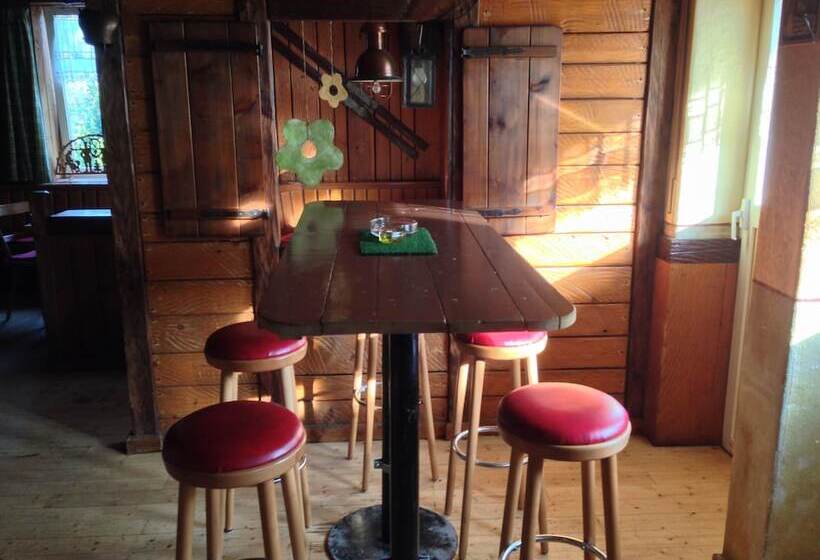 ホテル Wirtshaus Krone