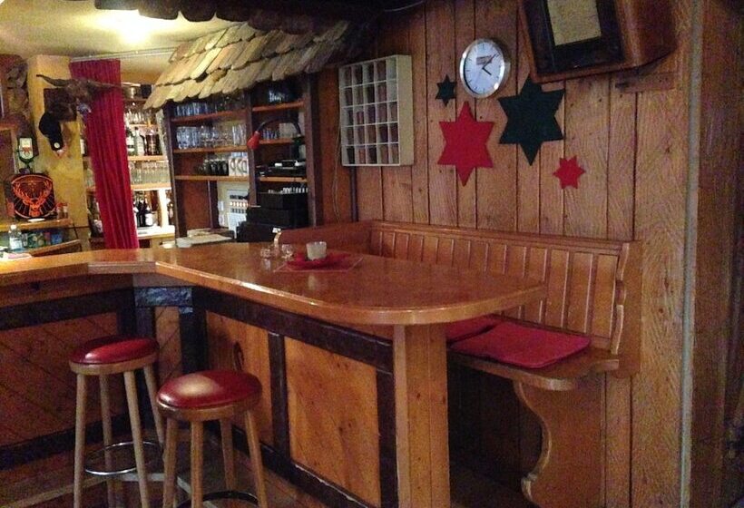 ホテル Wirtshaus Krone