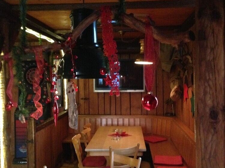 ホテル Wirtshaus Krone