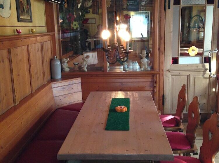 ホテル Wirtshaus Krone