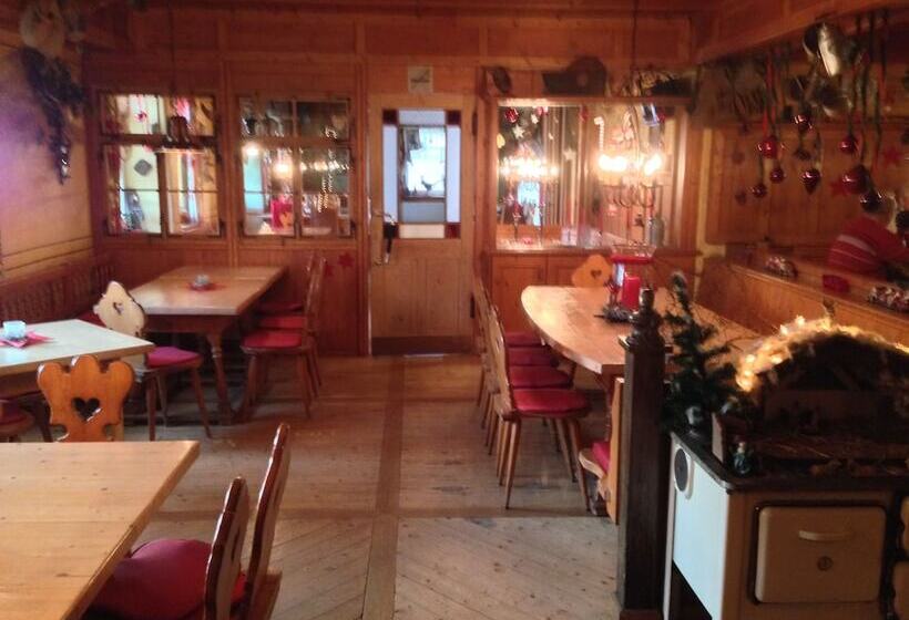 ホテル Wirtshaus Krone