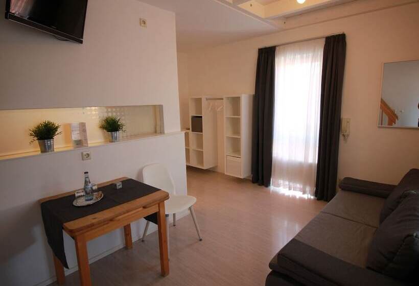 ホテル Wirtshaus Krone