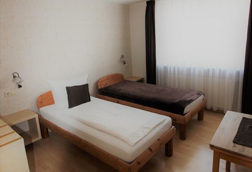 ホテル Wirtshaus Krone