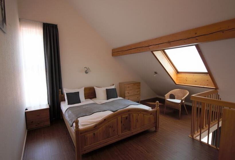 ホテル Wirtshaus Krone