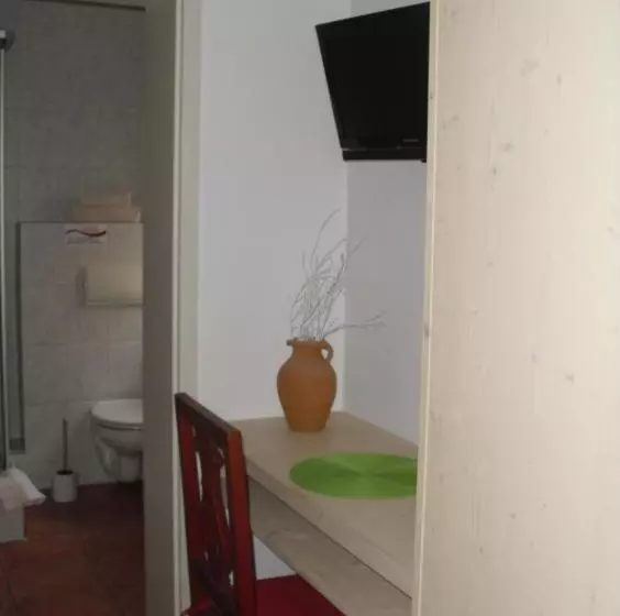 ベッドアンドブレックファースト Pension Reuss Hotel Garni