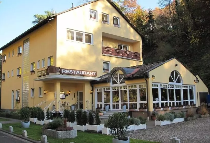 בית מלון כפרי Goldbachel