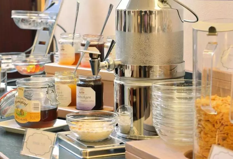 Отель Ludwig Superior