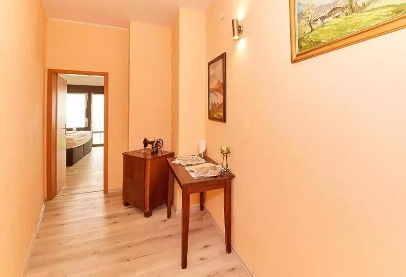 ベッドアンドブレックファースト Zum Dicken Baum