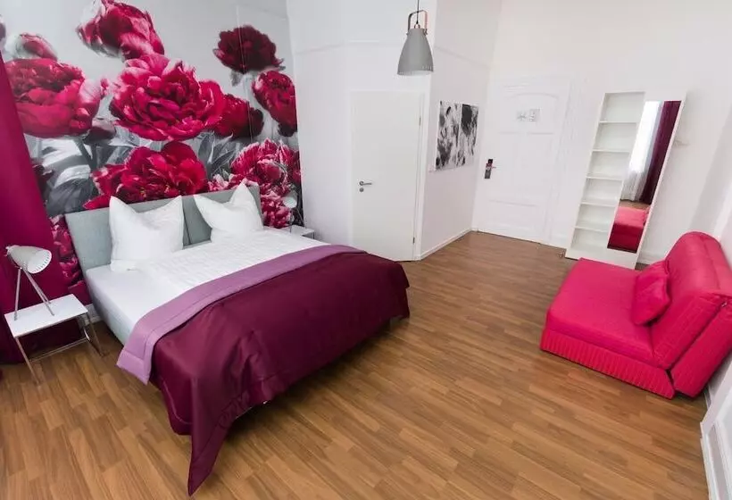 هتل Reverey  Kontaktloser Self Check In