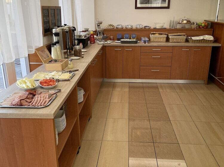 فندق Aqua Sarvar