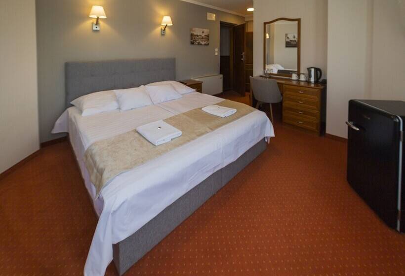 فندق Aqua Sarvar