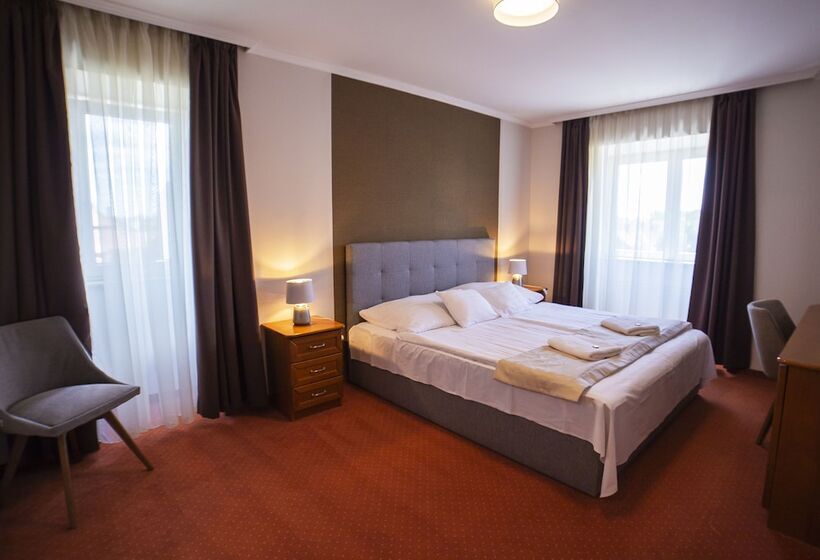 فندق Aqua Sarvar