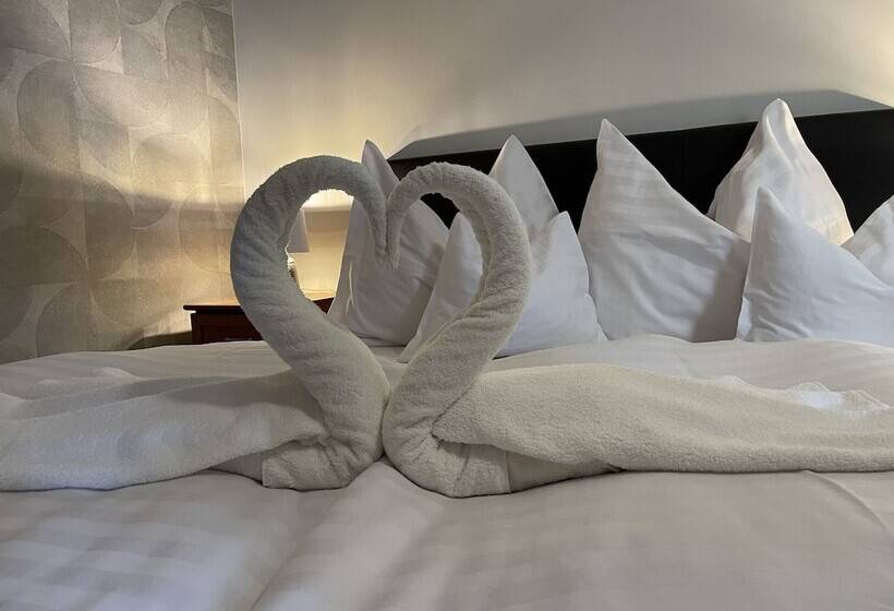 فندق Aqua Sarvar