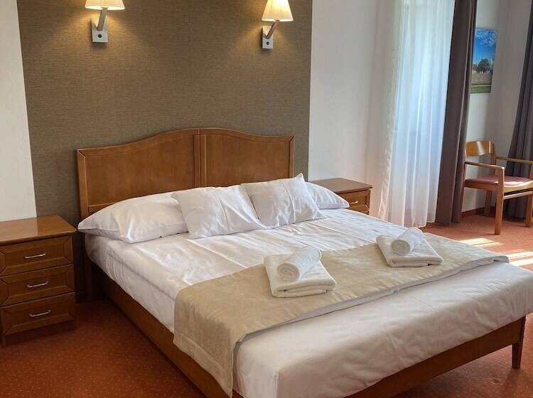 فندق Aqua Sarvar