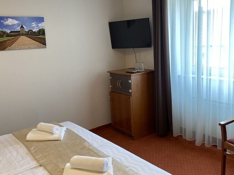 فندق Aqua Sarvar