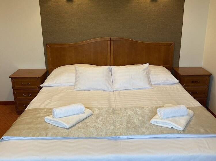 فندق Aqua Sarvar