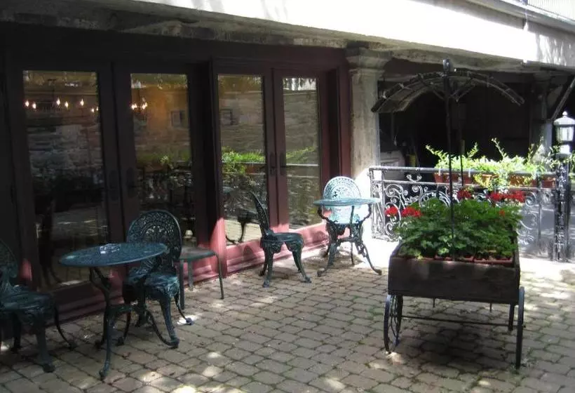 هتل Auberge Bonsecours