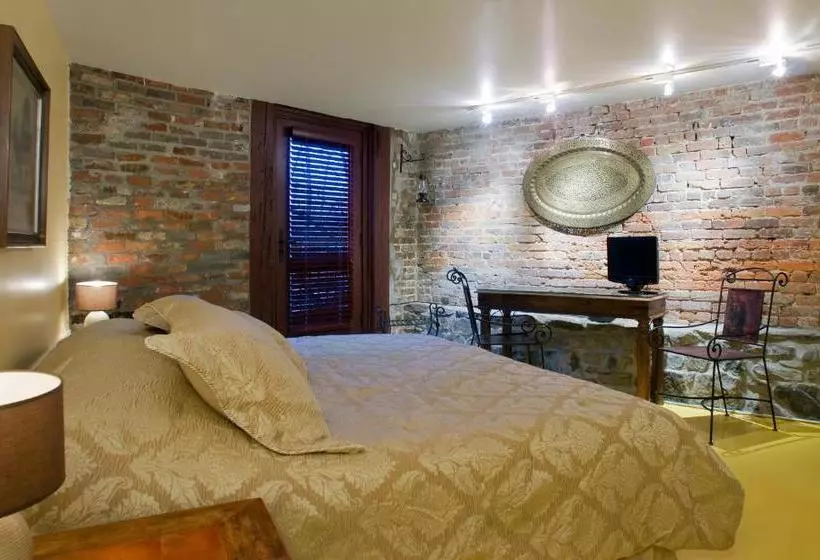 هتل Auberge Bonsecours