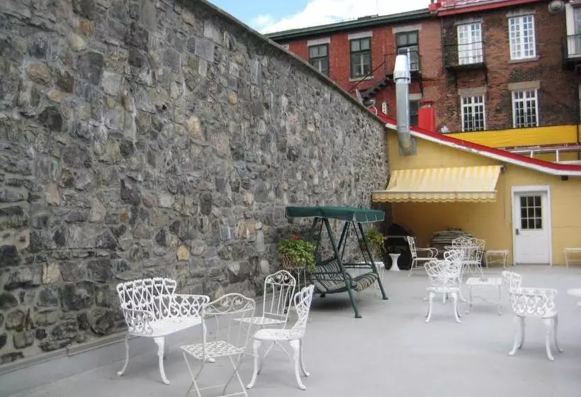 هتل Auberge Bonsecours