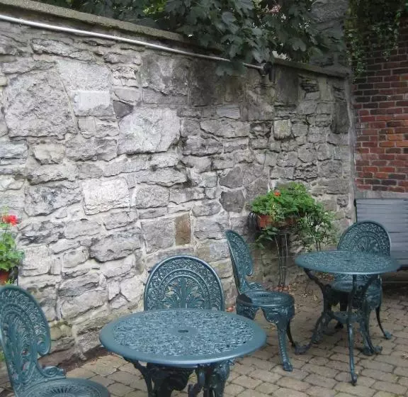 هتل Auberge Bonsecours