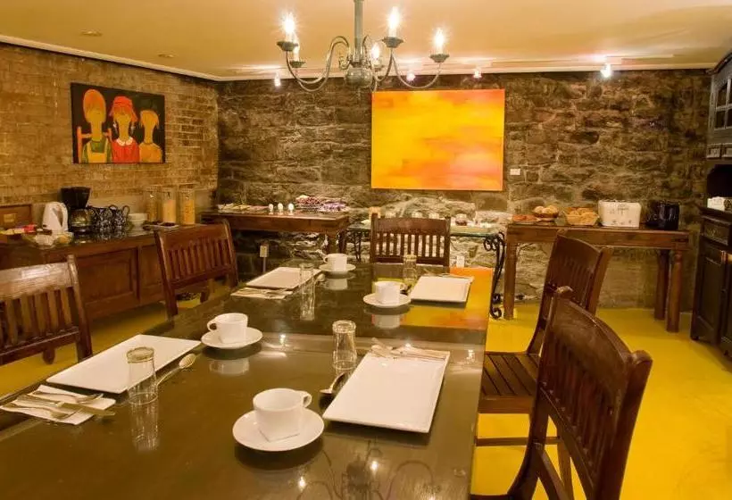 هتل Auberge Bonsecours