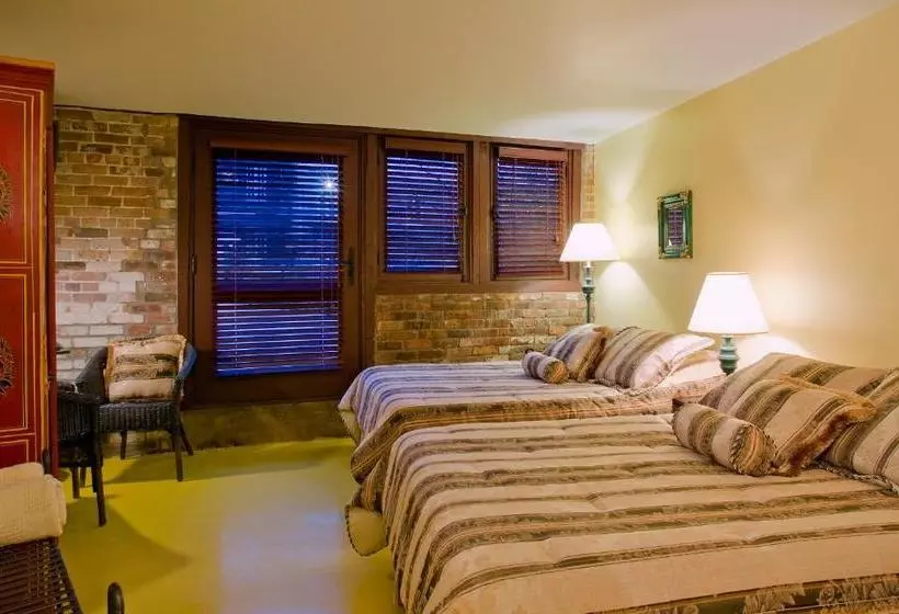 هتل Auberge Bonsecours