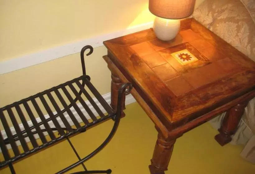 هتل Auberge Bonsecours